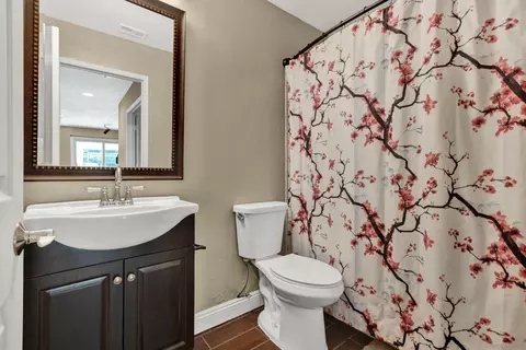 Bath - 43173 Corte Tolosa, Temecula, CA 92592 photo 1 of 4