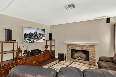 Living - 43173 Corte Tolosa, Temecula, CA 92592 photo 3 of 5
