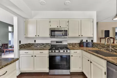 Kitchen - 43173 Corte Tolosa, Temecula, CA 92592 photo 1 of 3