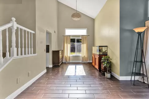 Entry Way - 43173 Corte Tolosa, Temecula, CA 92592 photo 2 of 3