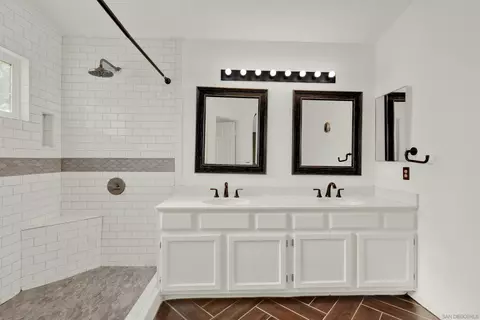Bath - 43173 Corte Tolosa, Temecula, CA 92592 photo 2 of 4