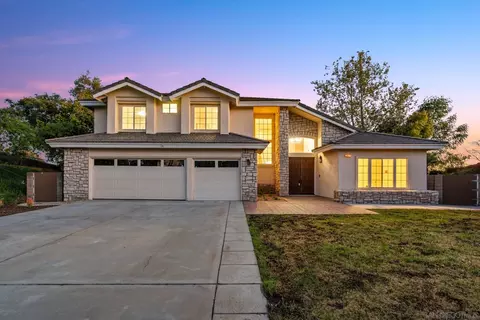 1592 Parkview Dr, Vista, CA 92081