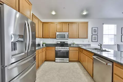 Kitchen - 9927 Leavesly Trl, Santee, CA 92071 photo 2 of 3