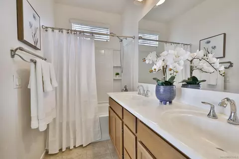 Bath - 9927 Leavesly Trl, Santee, CA 92071 photo 4 of 6
