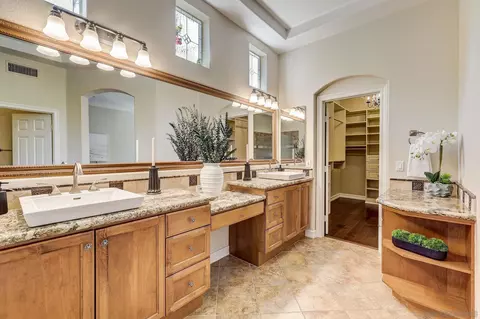 Bath - 11736 Treadwell Dr, Poway, CA 92064 photo 2 of 5