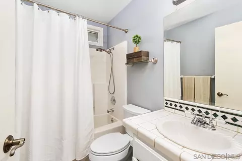 Bath - 1760 Shadow Mountain Dr, Encinitas, CA 92024 photo 4 of 4