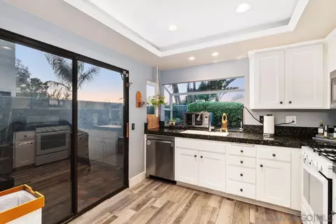 Kitchen - 1760 Shadow Mountain Dr, Encinitas, CA 92024 photo 4 of 4
