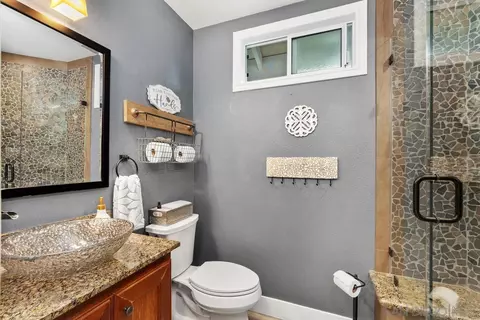 Bath - 1760 Shadow Mountain Dr, Encinitas, CA 92024 photo 1 of 4