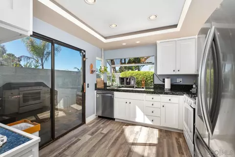 Kitchen - 1760 Shadow Mountain Dr, Encinitas, CA 92024 photo 1 of 4