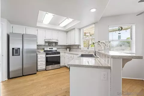 Kitchen - 282 Royal Glen Dr, Fallbrook, CA 92028 photo 4 of 5