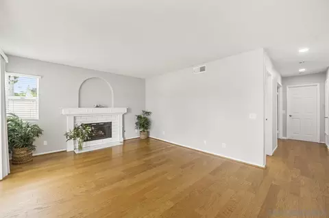 Living - 282 Royal Glen Dr, Fallbrook, CA 92028 photo 1 of 2