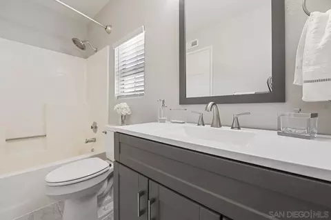 Bath - 282 Royal Glen Dr, Fallbrook, CA 92028 photo 4 of 4