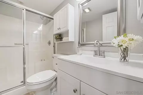 Bath - 282 Royal Glen Dr, Fallbrook, CA 92028 photo 1 of 4