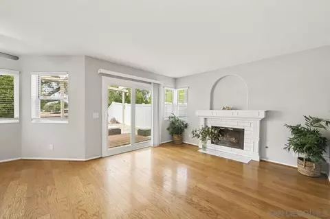 Living - 282 Royal Glen Dr, Fallbrook, CA 92028 photo 2 of 2