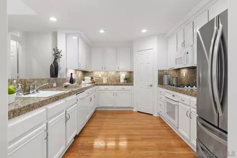 Kitchen - 2538 Navarra Dr #B, Carlsbad, CA 92009 photo 1 of 2