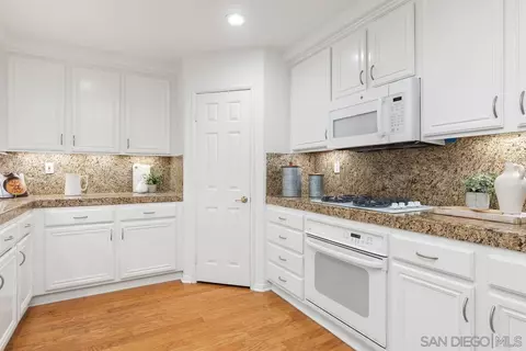 Kitchen - 2538 Navarra Dr #B, Carlsbad, CA 92009 photo 2 of 2