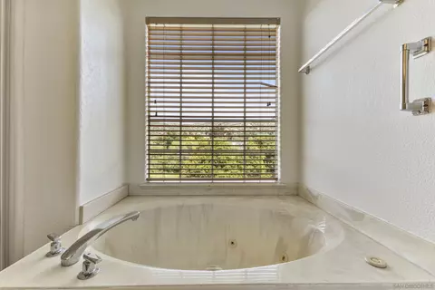 Bath - 22734 Tombill Rd, Ramona, CA 92065 photo 2 of 5