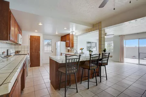 Kitchen - 4065 Altura Dr, Oceanside, CA 92056 photo 3 of 11