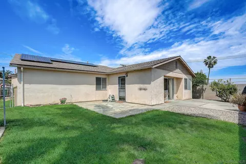 Exterior - 4065 Altura Dr, Oceanside, CA 92056 photo 11 of 15