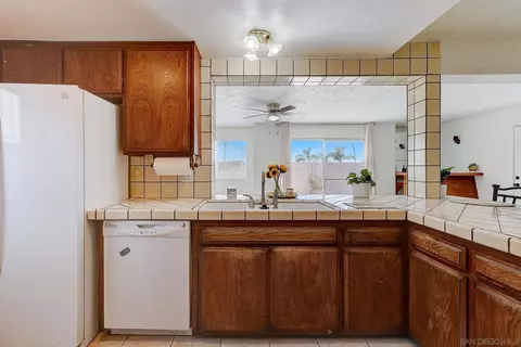 Kitchen - 4065 Altura Dr, Oceanside, CA 92056 photo 7 of 11