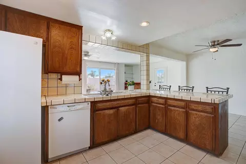 Kitchen - 4065 Altura Dr, Oceanside, CA 92056 photo 8 of 11