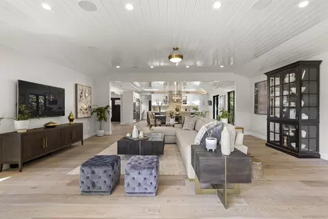 Living - 5828 Cactus Way, La Jolla, CA 92037 photo 5 of 6
