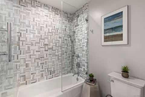 Bath - 5828 Cactus Way, La Jolla, CA 92037 photo 7 of 7