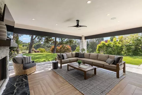 Exterior - 5828 Cactus Way, La Jolla, CA 92037 photo 4 of 12