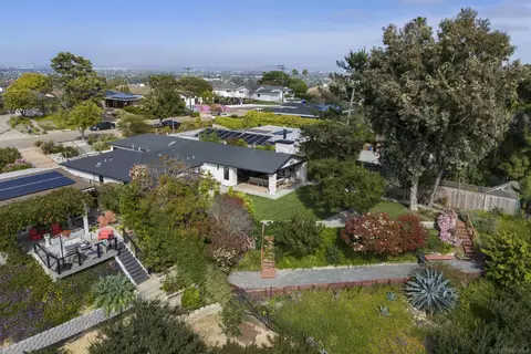 View/Area - 5828 Cactus Way, La Jolla, CA 92037 photo 8 of 11