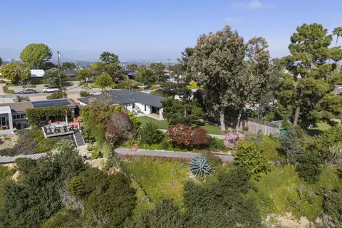 View/Area - 5828 Cactus Way, La Jolla, CA 92037 photo 7 of 11