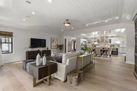 Living - 5828 Cactus Way, La Jolla, CA 92037 photo 4 of 6