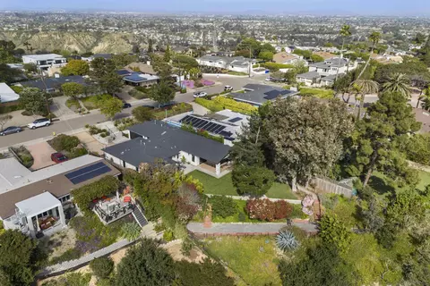 View/Area - 5828 Cactus Way, La Jolla, CA 92037 photo 9 of 11