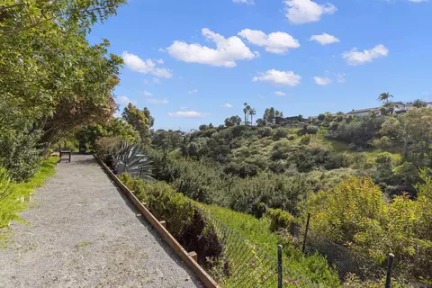 View/Area - 5828 Cactus Way, La Jolla, CA 92037 photo 2 of 11