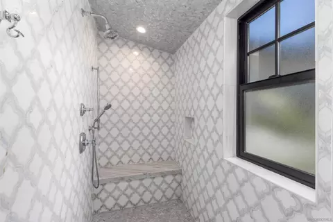 Bath - 5828 Cactus Way, La Jolla, CA 92037 photo 3 of 7