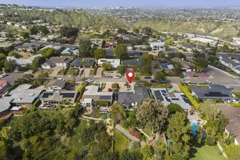 View/Area - 5828 Cactus Way, La Jolla, CA 92037 photo 10 of 11