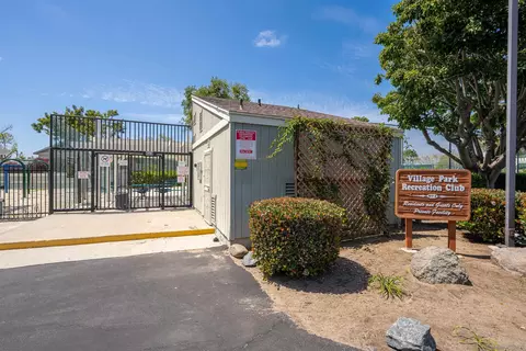 Exterior - 282 Cottage Grove Ln, Encinitas, CA 92024 photo 5 of 6