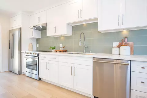 Kitchen - 282 Cottage Grove Ln, Encinitas, CA 92024 photo 2 of 4