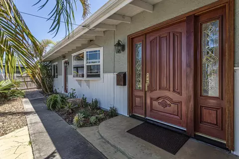 5385 Barstow St, San Diego, CA 92117