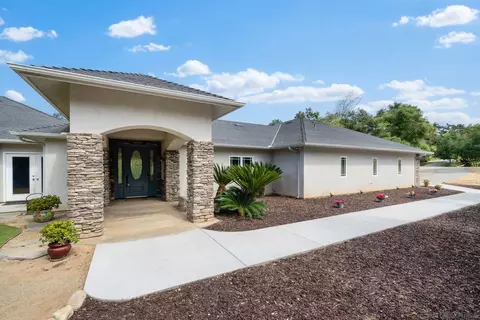 32377 Leprechaun Ln, Bonsall, CA 92003