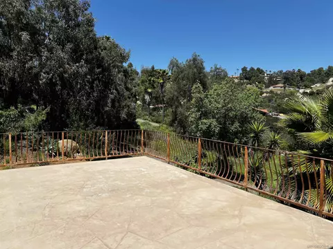 Exterior - 445 La Cresta Rd, El Cajon, CA 92021 photo 4 of 5