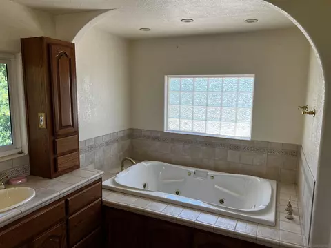 Bath - 445 La Cresta Rd, El Cajon, CA 92021 photo 4 of 7