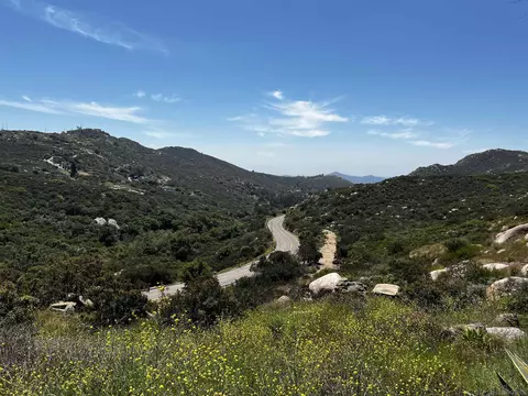 445 La Cresta Rd, El Cajon, CA 92021