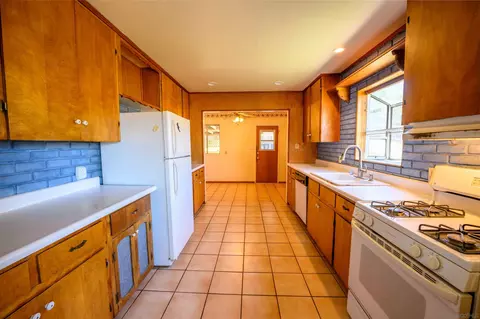 Kitchen - 12315 Rockcrest Rd, Lakeside, CA 92040 photo 1 of 2