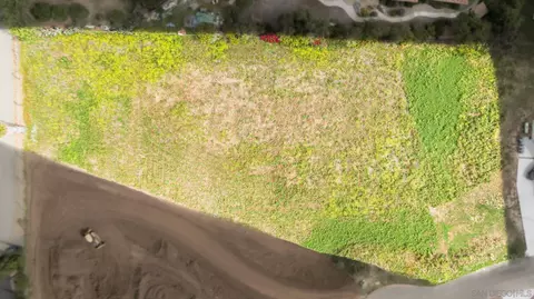 1916 Grey Rabbit Hollow Ln #8, Fallbrook, CA 92028 photo 2