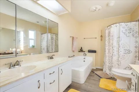 Bath - 90 Blue Sky Ln, Oceanside, CA 92056 photo 3 of 4