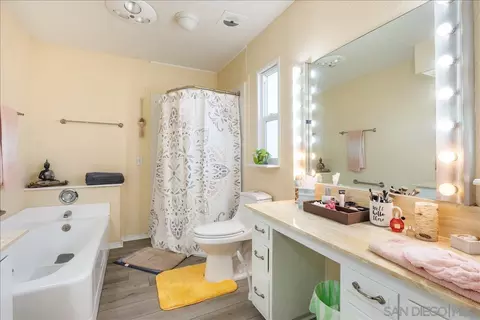 Bath - 90 Blue Sky Ln, Oceanside, CA 92056 photo 4 of 4