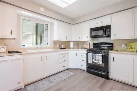 Kitchen - 90 Blue Sky Ln, Oceanside, CA 92056 photo 1 of 2