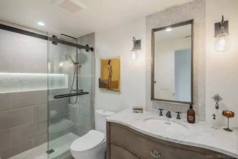 Bath - 219 27th St, Del Mar, CA 92014 photo 7 of 9