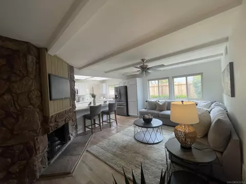 Living - 7306 Borla Pl, Carlsbad, CA 92009 photo 4 of 10