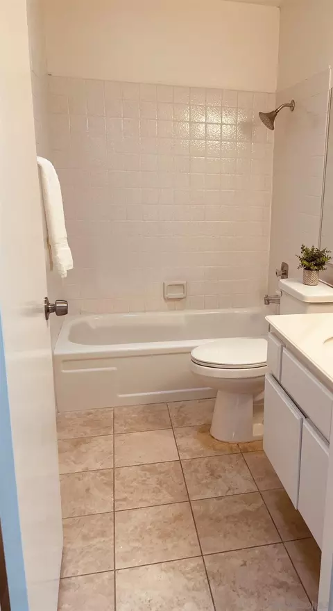 Bath - 7306 Borla Pl, Carlsbad, CA 92009 photo 2 of 2